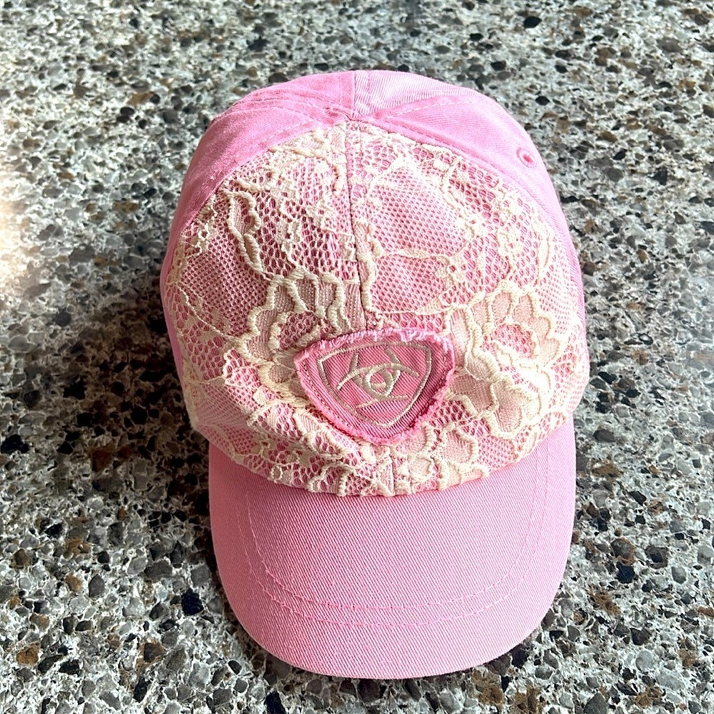 Ariat elastic back cap child’s pink‎ with white lace and logo on front .